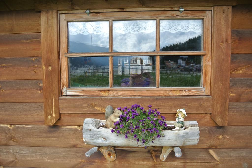 Pension Hof Zur Stilli Apartment Davos Exterior photo